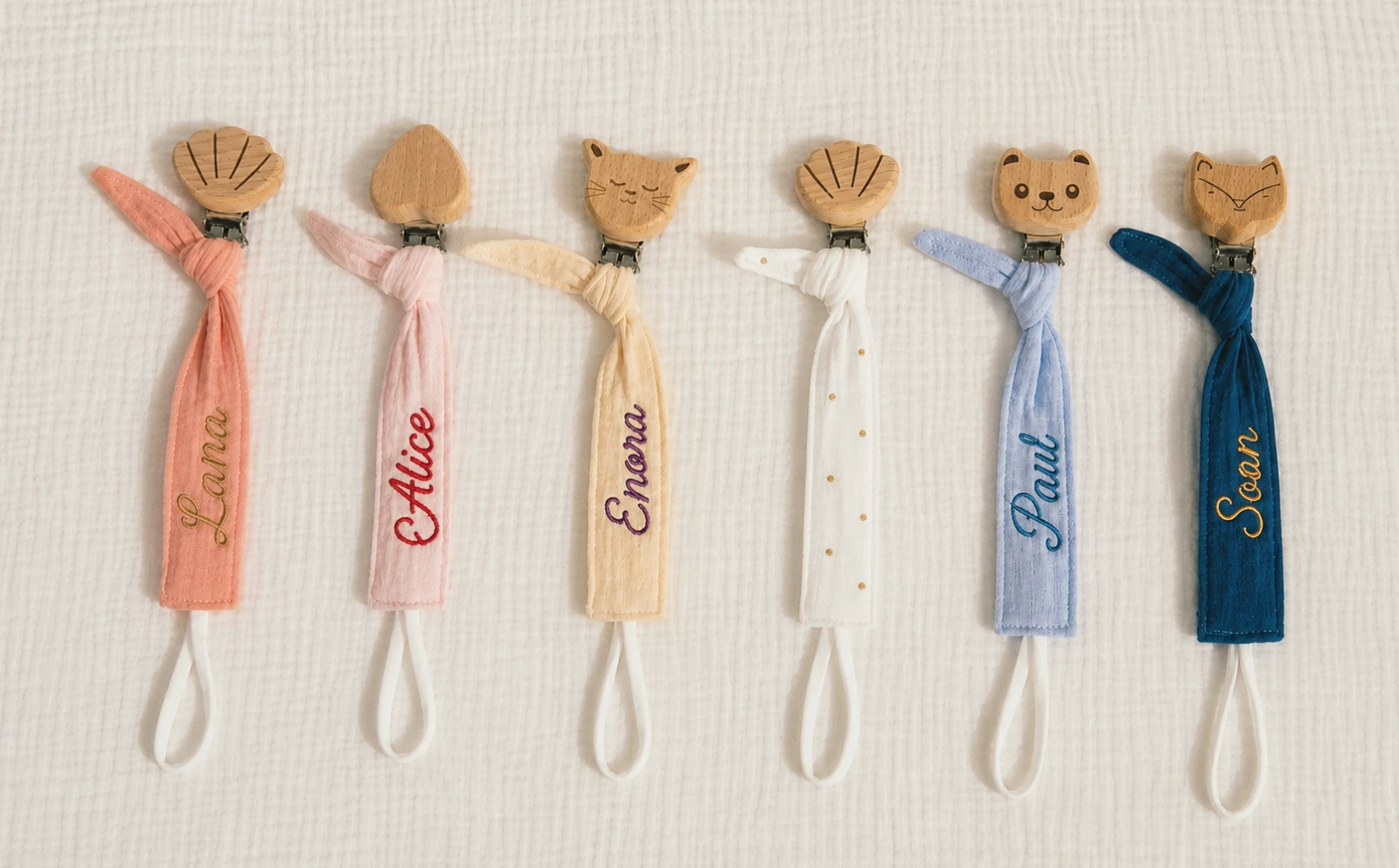 Embroidered cotton gauze pacifier clip – photo 2